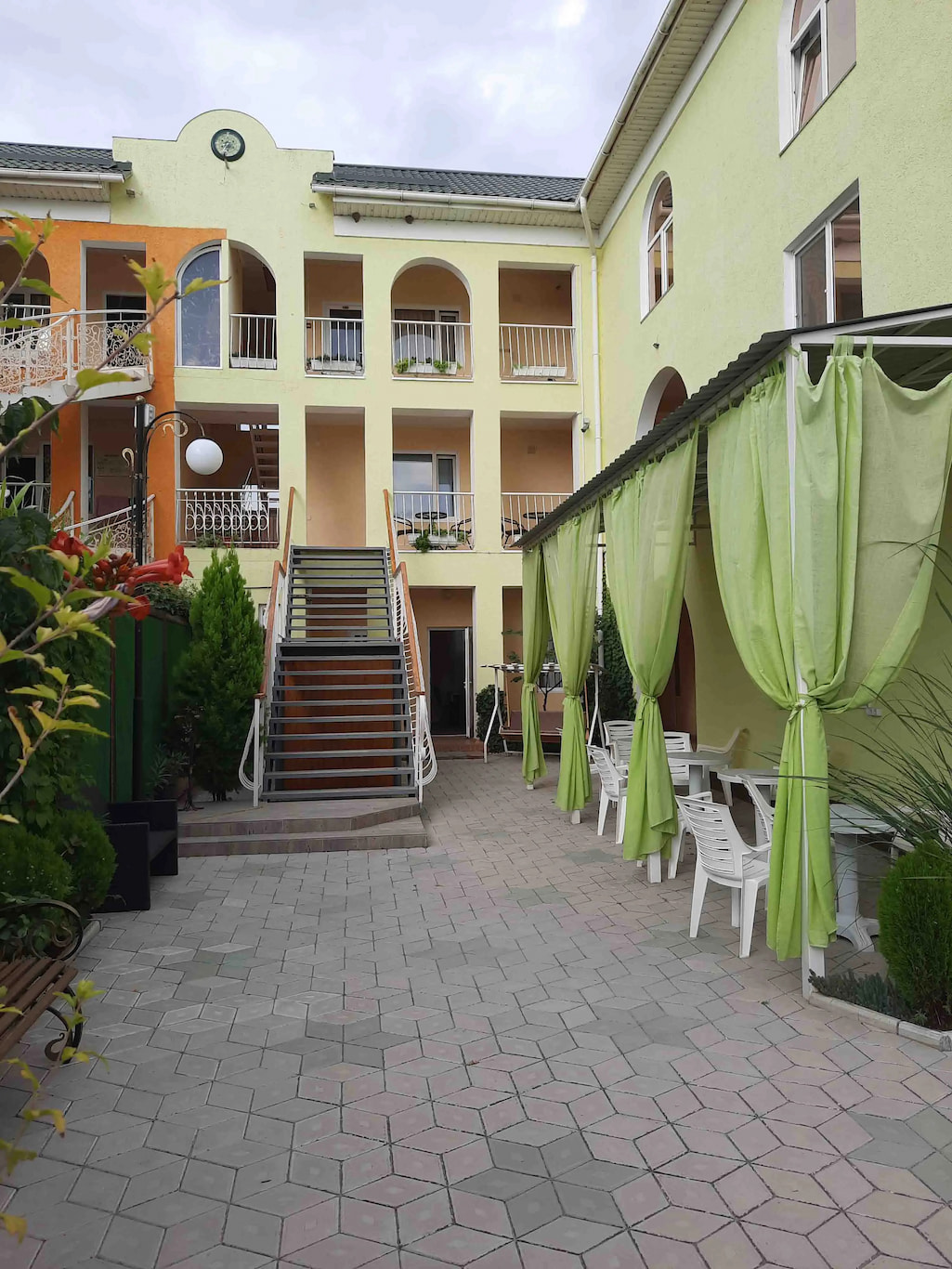 Холл гостиницы